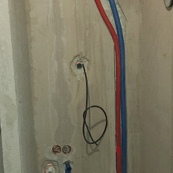 Монтаж систем водоснабжения и отопления в квартире трубами Rehau